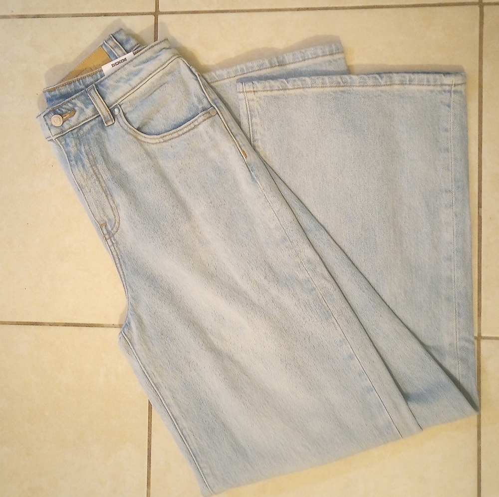Pink by Victoria's Secret NWT Size 4 Straight Leg Light Wash Jeans